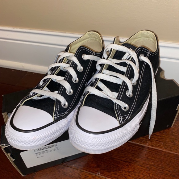 Sneakers - Picture 2 of 8